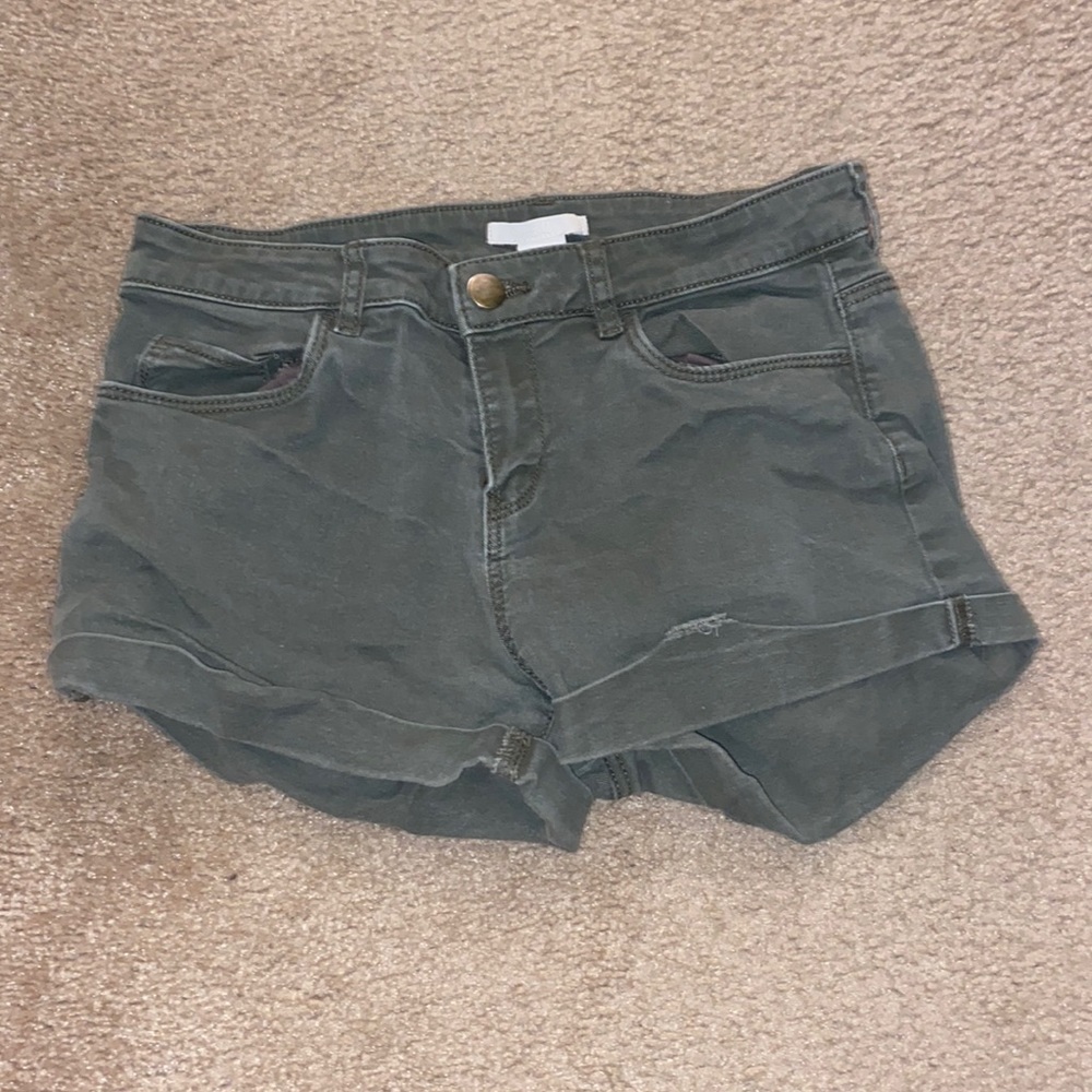 H&M green low rise shorts size 4
